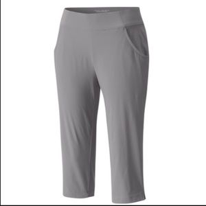NWT Columbia Women's Columbia Omni-Shield UPF 50 Pull On Capri Pants Active Fit